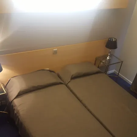 Hotel Courbet Juan-les-Pins