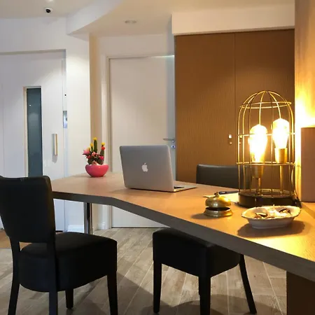 Hotel Courbet Juan-les-Pins